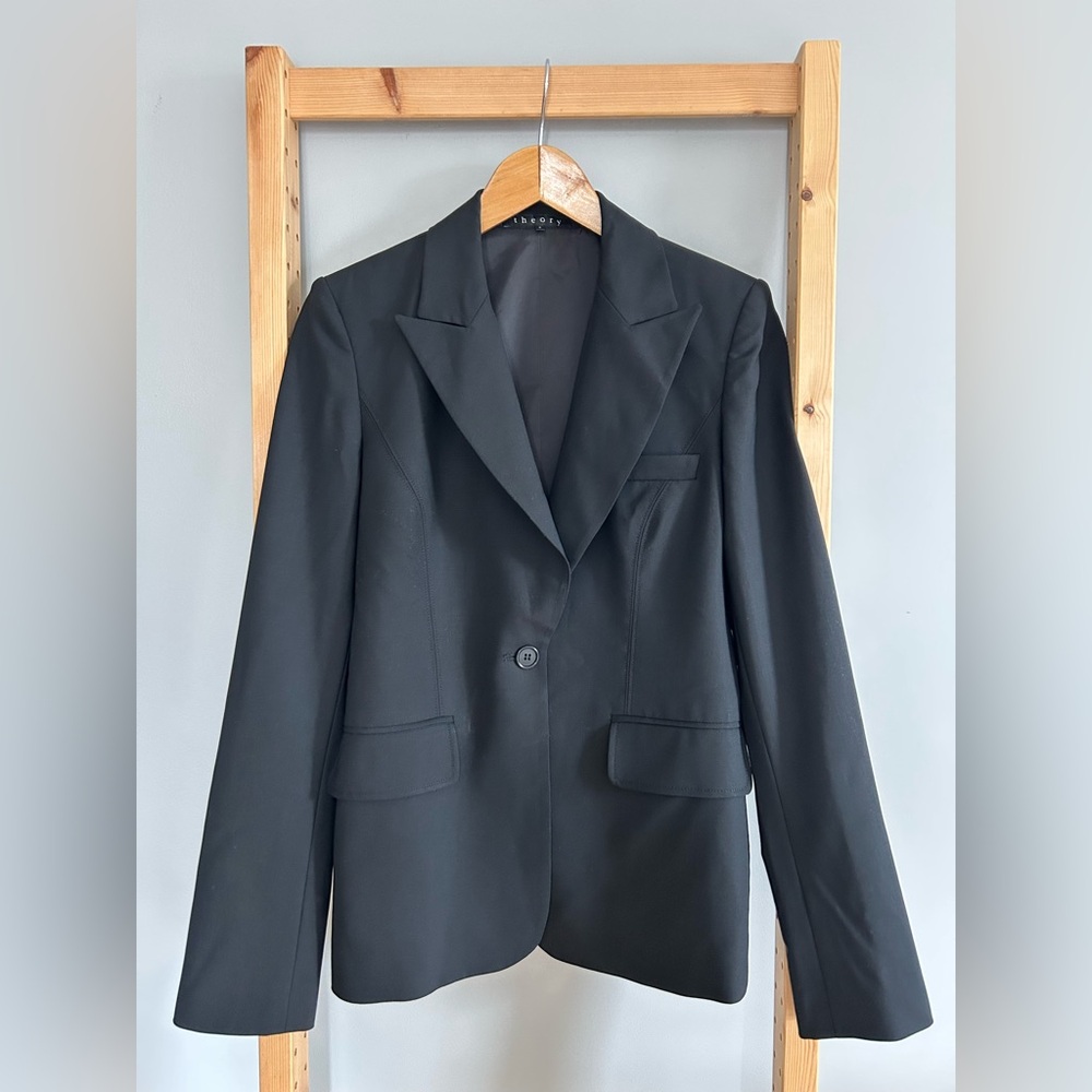 Theory Black Stunning Cut & Tailored Jacket Tropical Weight Wool Size 4
